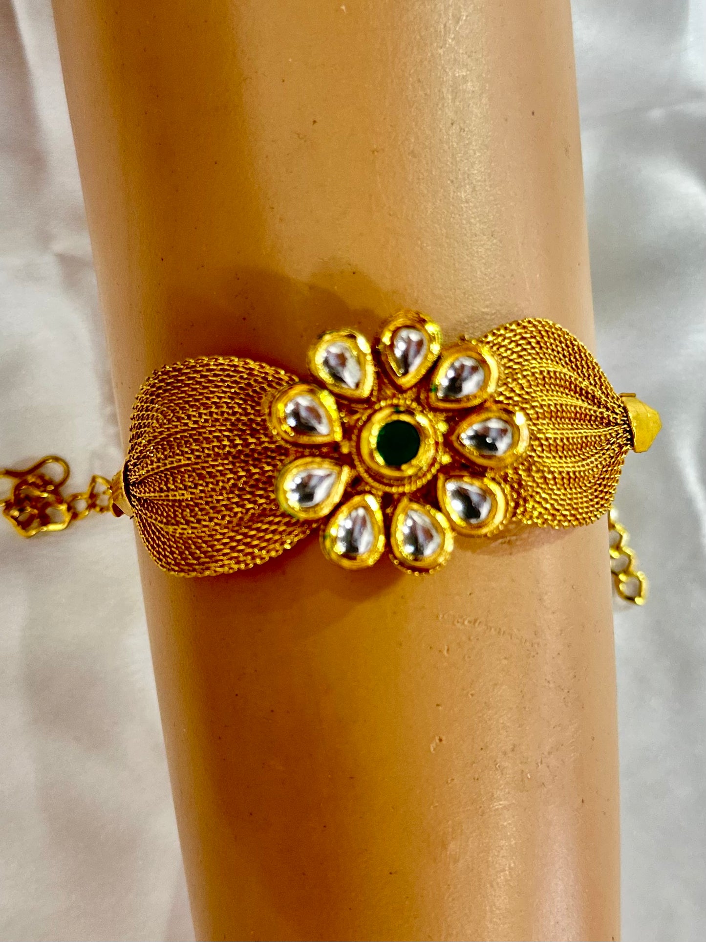 Traditional Gold-Plated Kundan Armlets for Women and Girls – Rajputi Bajuband with Beaded Loom, Adjustable Arm Jewelry, Rajwadi Armlets