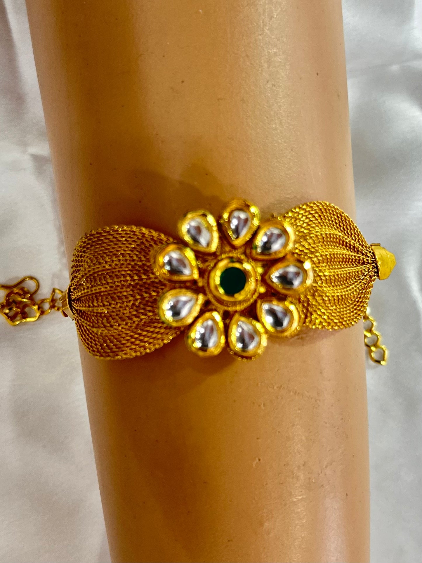 Traditional Gold-Plated Kundan Armlets for Women and Girls – Rajputi Bajuband with Beaded Loom, Adjustable Arm Jewelry, Rajwadi Armlets