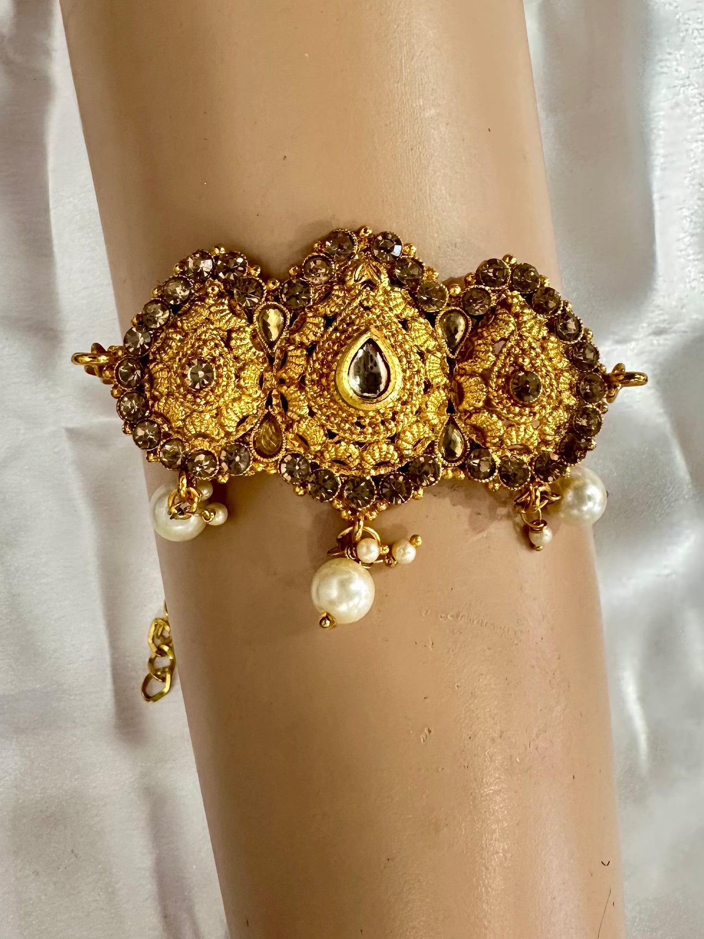 Traditional Gold-Plated Kundan Armlets for Women and Girls – Rajputi Bajuband with Beaded Loom, Adjustable Arm Jewelry, Rajwadi Armlets