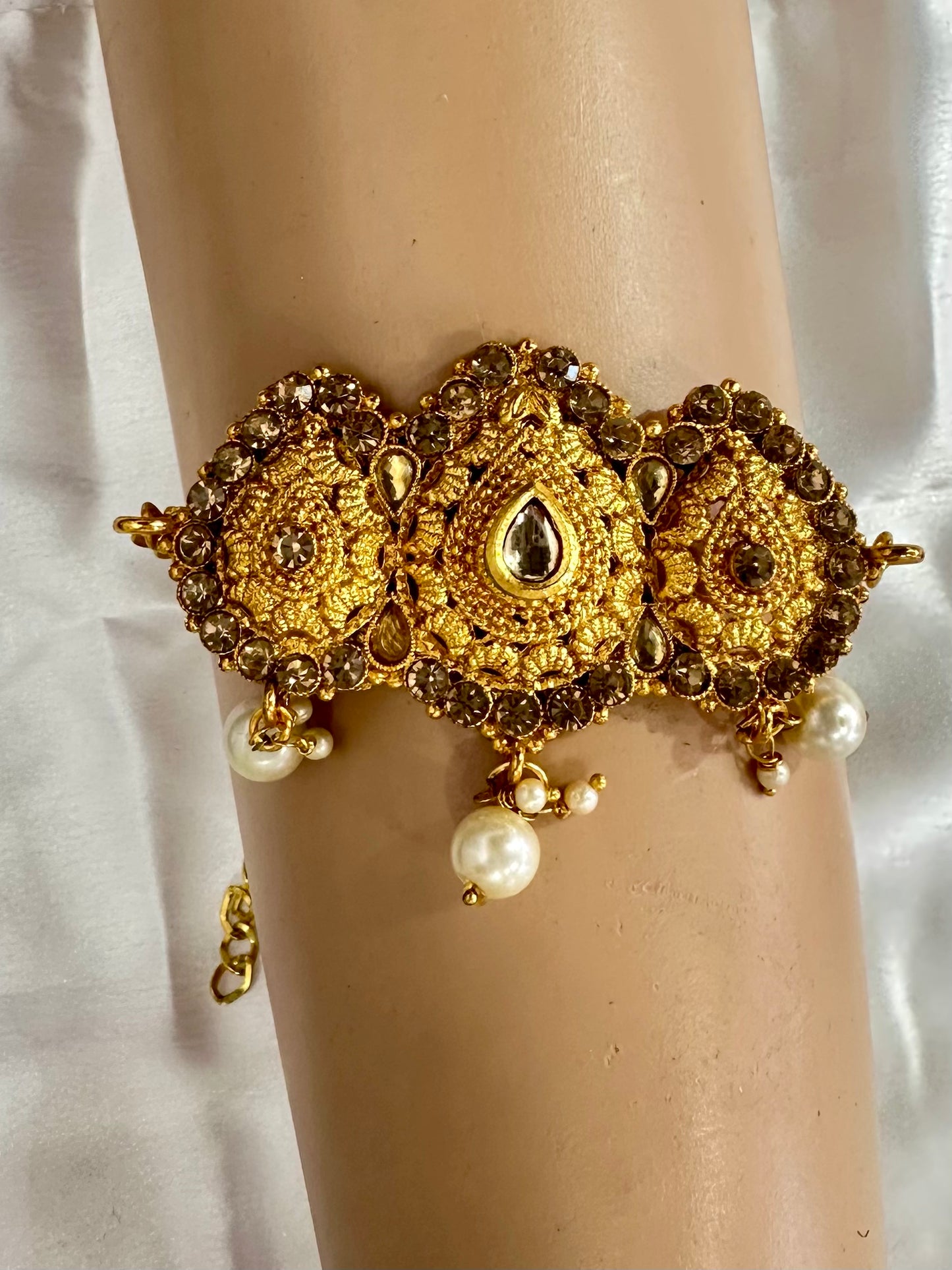 Traditional Gold-Plated Kundan Armlets for Women and Girls – Rajputi Bajuband with Beaded Loom, Adjustable Arm Jewelry, Rajwadi Armlets